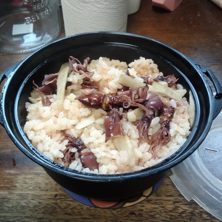 冷凍ホタルイカとささがきごぼうの炊き込みご飯